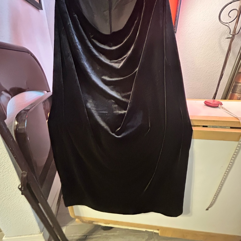 Laura Scott Black Garment